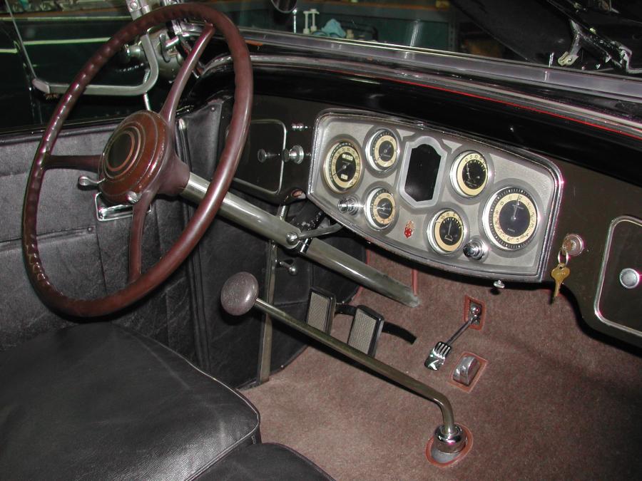  Packard Standard Eight Model 902 Phaeton 1932 года  (фото 7 из 13)
